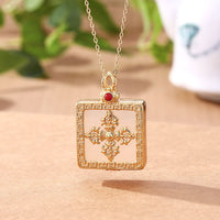Collier avec pendentif double Dorje en jade ivoire plaqué or 24 carats de KarmaRipple