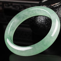 Bracelet jonc d'équilibrage en jade de KarmaRipple