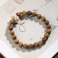Bracelet apaisant en bois de santal vert, buis et lotus de KarmaRipple