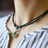 Collier pendentif en jade rond authentique de KarmaRipple, boucle de paix, lotus d'abondance 