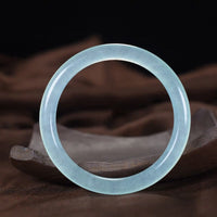 Bracelet jonc énergétique en calcédoine bleue de KarmaRipple pour l'équilibre émotionnel
