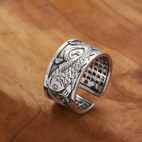 Bague de fortune et de richesse sculptée en forme de cœur de poisson Koi de KarmaRipple