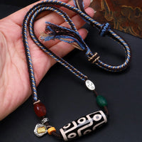 Collier avec pendentif en corde tissée et protection en perles dzi tibétaines à neuf yeux de KarmaRipple
