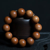 Bracelet Mala d'équilibrage en perles de bois de santal de Mysore de KarmaRipple