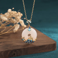 Collier avec pendentif en jade ivoire et boucle de paix, montagnes et mer, fortune de KarmaRipple