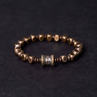 Bracelet amulette tibétain Om Mani Padme Hum en laiton et bronze sculpté de KarmaRipple