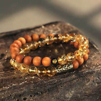 Bracelet double tour de protection en citrine et bois de santal Bodhi Seed de KarmaRipple