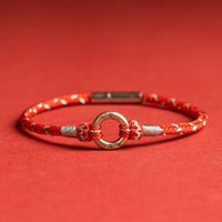 Bracelet porte-bonheur en argent sterling 925 avec fil rouge de KarmaRipple