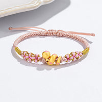 Bracelet porte-bonheur en corde rose émaillée et perles d'or 999 de KarmaRipple, Année du Serpent