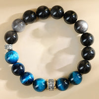 Bracelet de force en obsidienne argentée œil de tigre bleu de KarmaRipple