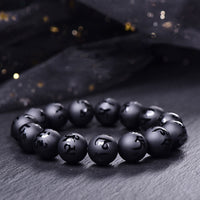 Bracelet de protection sculpté Om Mani Padme Hum en onyx noir authentique de KarmaRipple