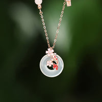 Collier avec pendentif en argent sterling 925 et pierre précieuse rose calcédoine de KarmaRipple, motif fleurs, poisson koï, boucle de paix, positif