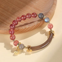Bracelet manchette demi-jonc en quartz fraise, labradorite et fluorite de KarmaRipple 