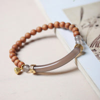 Bracelet manchette demi-jonc en bois de santal, agate grise et calcédoine de KarmaRipple