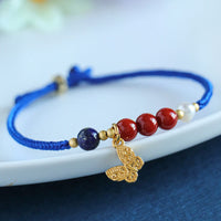 Bracelet bleu Klein de KarmaRipple, agate rouge du Sud, grenat, aventurine bleue, lazurite, bronze, papillon, caractère Fu positif 