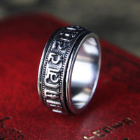 Bague d'équilibre rotative tibétaine Om Mani Padme Hum en acier titane de KarmaRipple