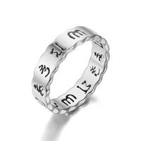 Bague d'équilibre tibétaine creuse Om Mani Padme Hum en acier titane de KarmaRipple