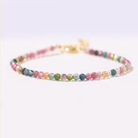 Bracelet de sagesse ultra-fin en bronze plaqué or 14 carats avec tourmaline multicolore de 2 mm de KarmaRipple