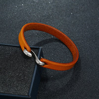 Bracelet à boucle en cuir uni vintage de KarmaRipple