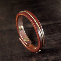 Bracelet jonc d'équilibrage en cuir vintage et fil de laiton bronze de KarmaRipple