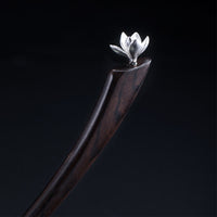 Épingle à cheveux en argent sterling 925 avec fleur de magnolia en ébène classique de KarmaRipple