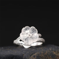 Bague d'équilibrage réglable en argent sterling 925 avec pierre précieuse ivoire et fleur squelette de KarmaRipple