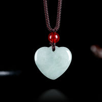 Collier pendentif de prospérité en forme de cœur de jade de KarmaRipple