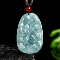 Collier pendentif porte-bonheur en jade vert authentique de KarmaRipple, motif renard à neuf queues