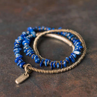 Bracelet d'équilibre triple tour en lazurite de forme irrégulière de KarmaRipple