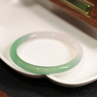 Bracelet manchette positif en agate calcédoine verte et ivoire authentique de KarmaRipple