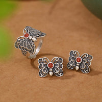 Ensemble de boucles d'oreilles en argent sterling 925 avec anneau et papillon en agate rouge de KarmaRipple