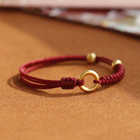 Bracelet en fil rouge avec boucle de paix en alliage de KarmaRipple