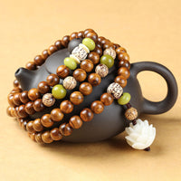 Bracelet pendentif tibétain en bois de rose et lotus de KarmaRipple, protection et calme