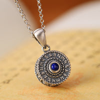 Collier avec pendentif Om Mani Padme Hum en argent sterling 925 et lazurite Love Peace de KarmaRipple