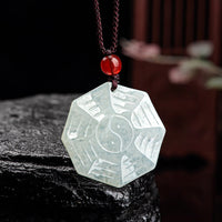 Collier pendentif fortune Yin Yang Bagua en jade authentique de KarmaRipple