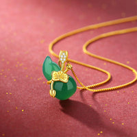 Collier pendentif en jade cyan et feuille de lotus de KarmaRipple