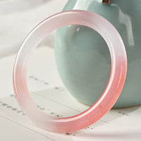 Bracelet jonc en jade et soie rose doré de KarmaRipple