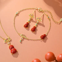 Ensemble de boucles d'oreilles, collier et bracelet en argent sterling 925 avec pendentif en forme de gourde en agate rouge et nuages ​​de bon augure de KarmaRipple