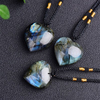 Collier pendentif en forme de cœur en labradorite de KarmaRipple