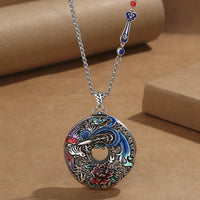 Collier avec pendentif de protection de la fortune en forme de fleur de pivoine Phoenix de KarmaRipple