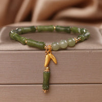 Bracelet de fortune en bambou vert et jade à motif de feuilles de KarmaRipple