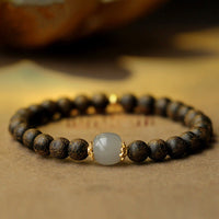 Bracelet de force et de calme en jade et bois d'agar de KarmaRipple