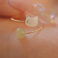 Bague de bénédiction en perles de jade et tête de chat en pierre Tridacna de KarmaRipple