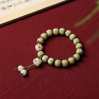 Bracelet de sagesse gravé Om Mani Padme Hum en forme de patte de chat et graine de Bodhi verte de KarmaRipple