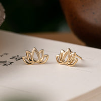 Boucles d'oreilles en argent sterling 925 avec fleur de lotus de KarmaRipple