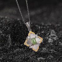 Collier pendentif en argent sterling 925 plaqué or et jade cyan Hetian de KarmaRipple, motif losange, pour l'équilibre de la fortune
