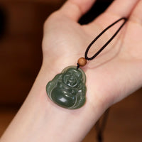 Collier pendentif en jade Hetian, Bouddha rieur, calme et équilibrant, de KarmaRipple