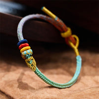 Bracelet de fortune fait main en corde colorée à huit fils tissés pour la paix de KarmaRipple