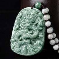 Collier avec pendentif en perles de jade et dragon du zodiaque chinois de KarmaRipple