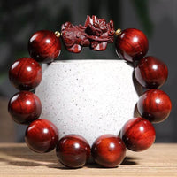 Bracelet de protection PiXiu en bois de santal rouge à petites feuilles de KarmaRipple